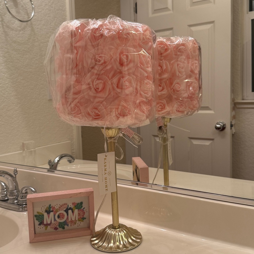 Cottage Core,Whimsical Soft Girl & Soft Boy Aesthetic
White & Pink Rose lamps 2 - Picture 3 of 15